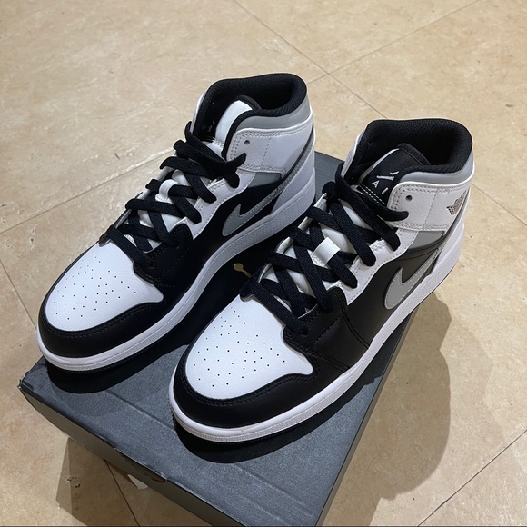 Air Jordan 1 Mid - Picture 4 of 7